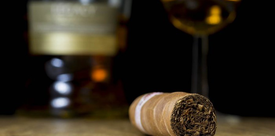 Cách kết hợp Xì gà với Rượu Whisky 